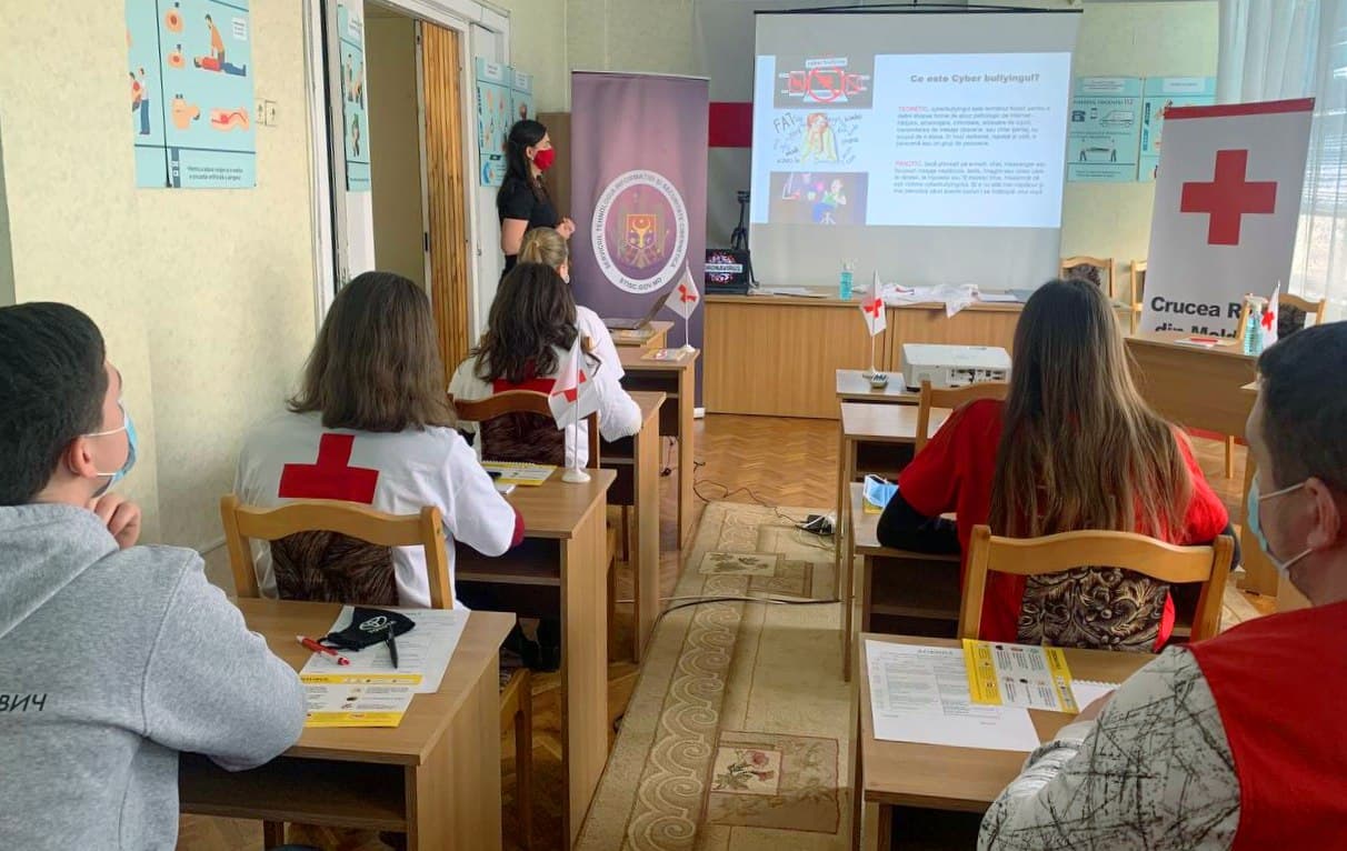 STISC a organizat o instruire dedicată tinerilor cu genericul “Bune practici privind securitatea cibernetică, protecția datelor și siguranța în internet”