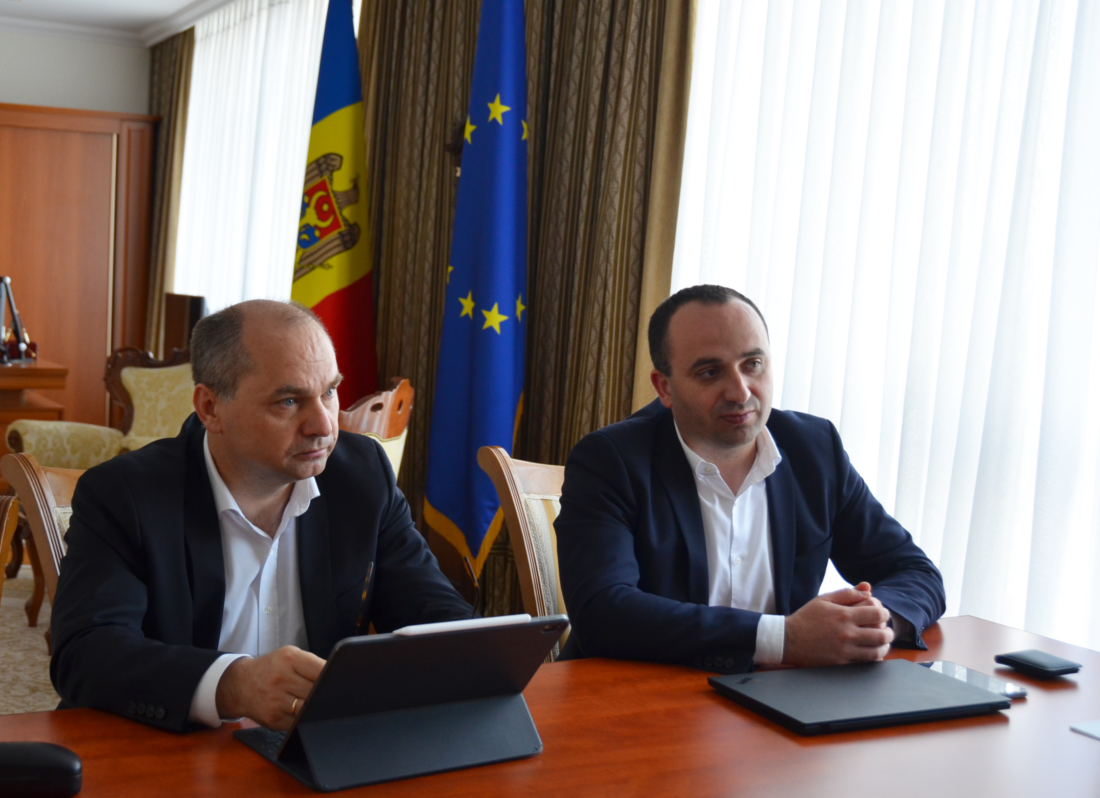 Viceprim-ministrul pentru Digitalizare, Iurie ȚURCANU și directorul STISC, Gheorghe PANTAZ