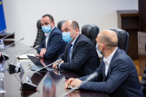 Gheorghe PANTAZ, director STISC; Vicepremierul pentru digitalizare, Iurie ȚURCANU; Vasile GOLUBEI, ofițer SIS.